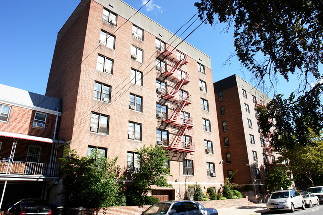 Building Photo - The Mews at Roosevelt