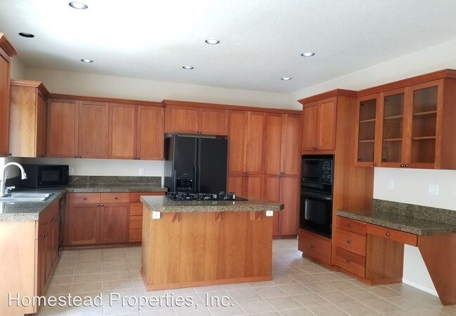 Building Photo - 17004 NW Mesa View Ln