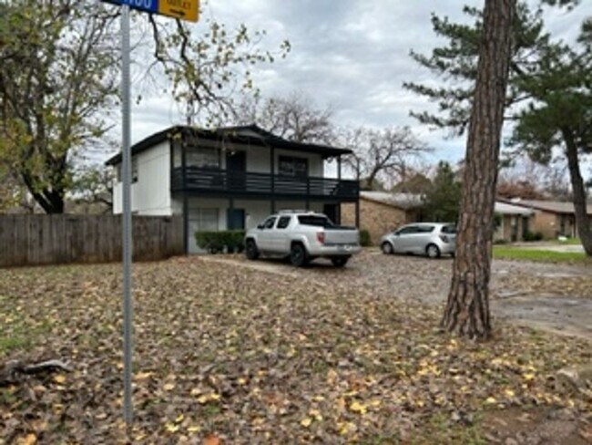 Foto del edificio - 400 Donnell Dr