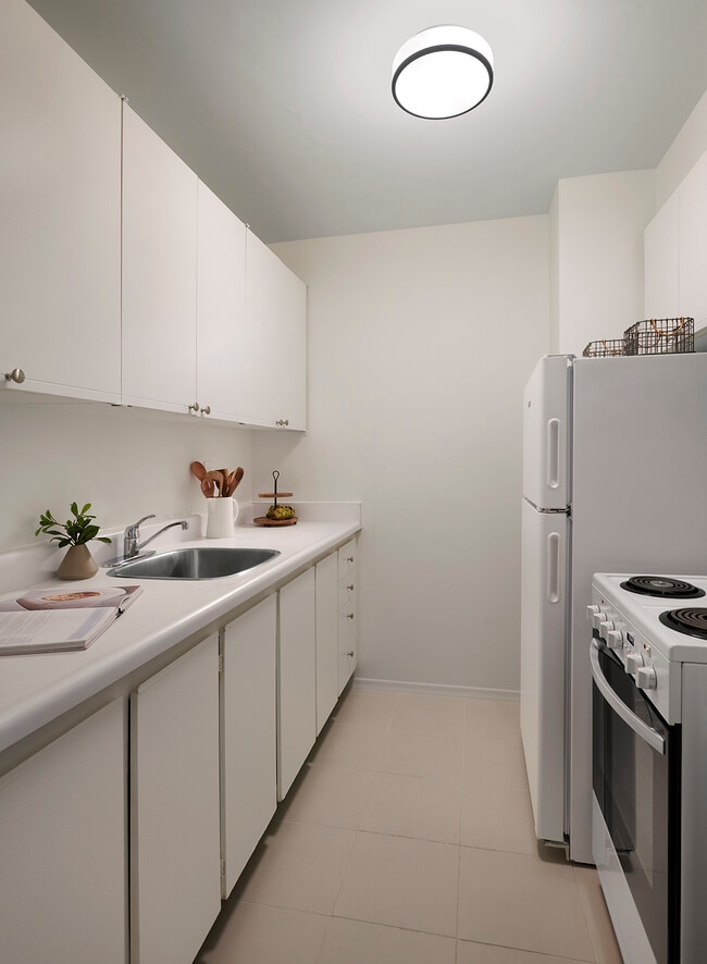 Building Photo - Hampton House South