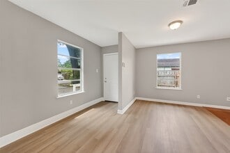 Building Photo - 2446 Mayview Dr