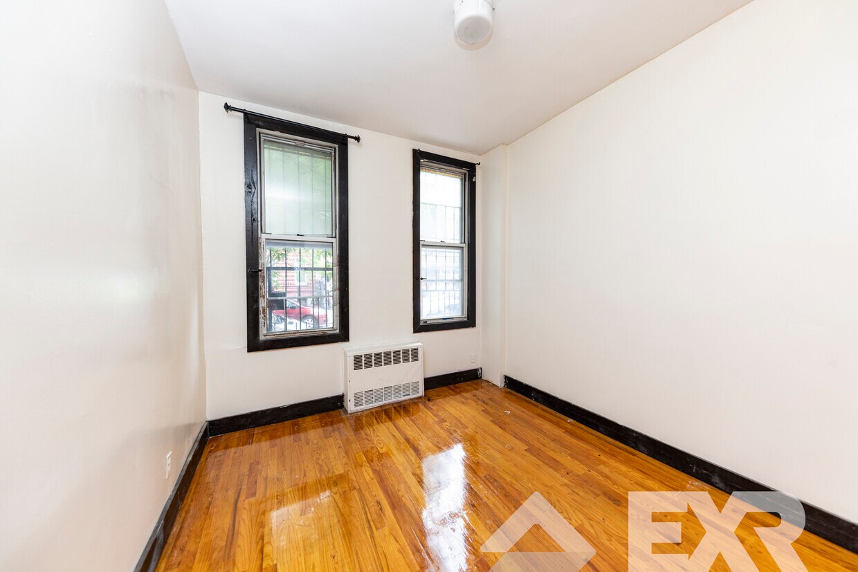 Primary Photo - 165 Stanhope St
