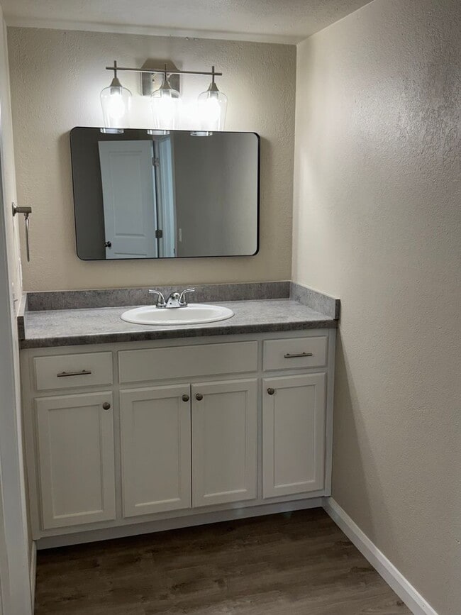 Foto del edificio - Fully Renovated 3 Bedroom Duplex in the he...