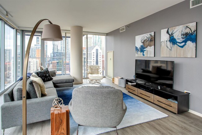 Foto del edificio - 1 br, 1 bath Apartment - 715 N State St 2403