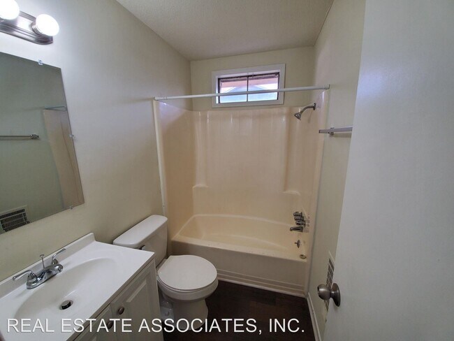 Building Photo - 910 Fiske St