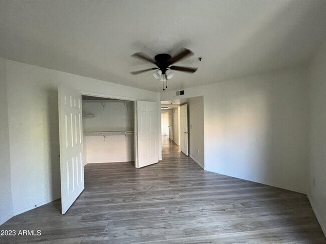 Foto del edificio - 1287 N Alma School Rd