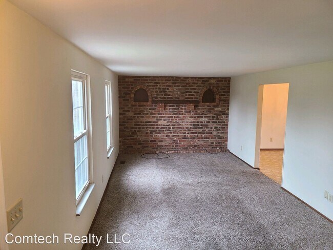 Building Photo - 4 br, 1.5 bath House - 7048 Safari Drive