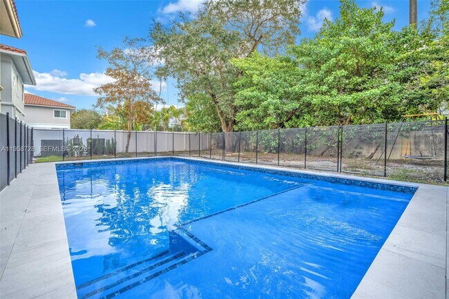 Building Photo - 3545 Forest View Cir