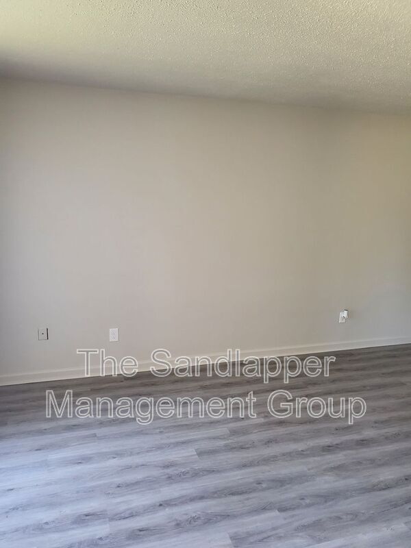 Foto del edificio - 126 Langley Dr