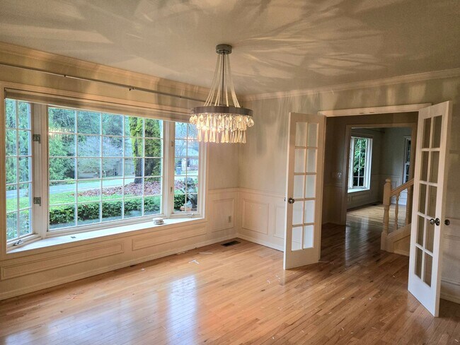 Foto del edificio - 5 Bedroom 4 Bathroom Home in Woodinville