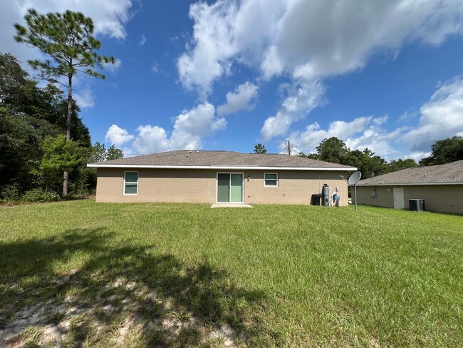 Building Photo - Amazing, 3 Bedroom,2 Bathroom Home in Ocala!!