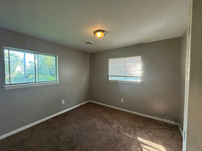 Building Photo - 1599 Magnolia Dr