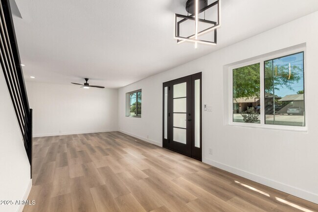 Foto del edificio - 2210 E Everett Dr