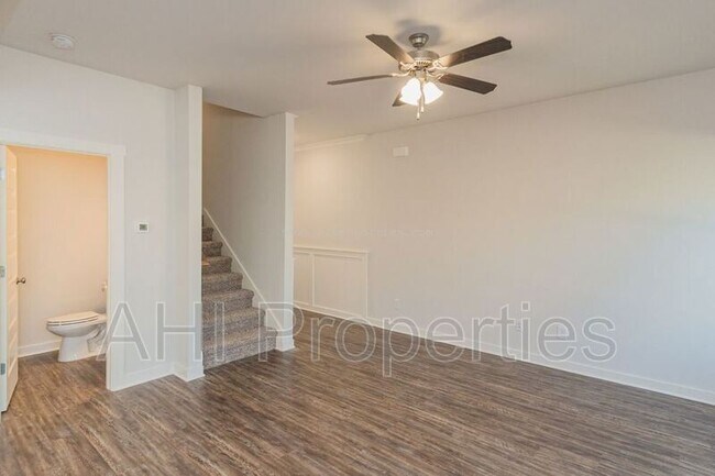 Foto del edificio - 656 The Heights Ln