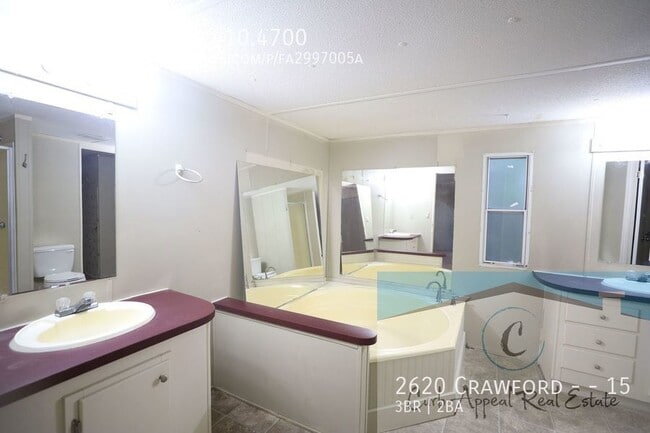 Building Photo - 2620 Crawford Dr
