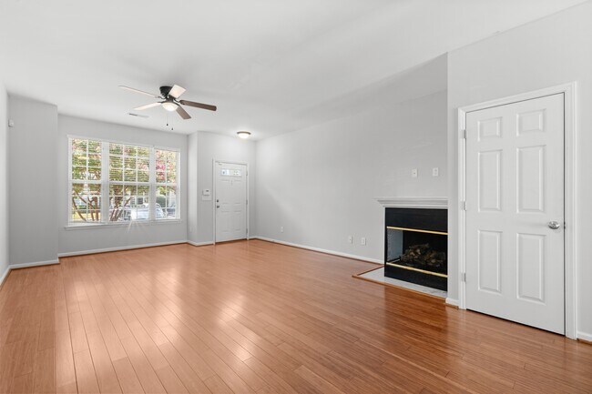 Foto del edificio - 5712 Clearbay Ln