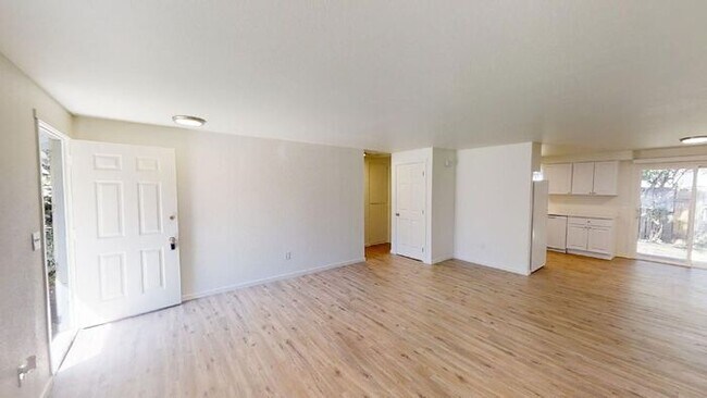 Foto del edificio - Amazing 2 Bedroom Single-level Duplex w/ A...