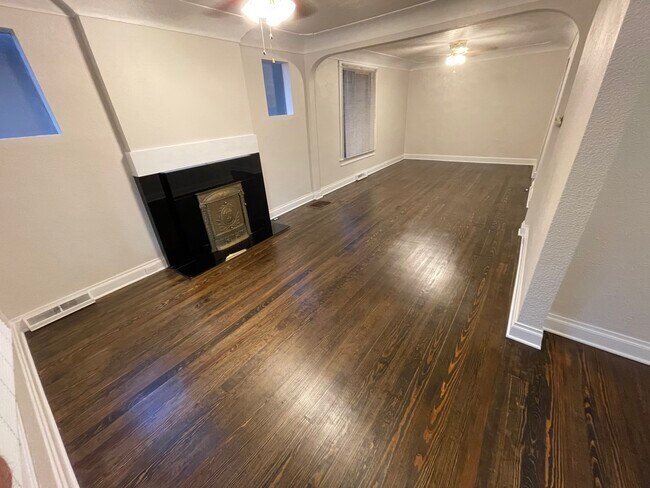 Front Living Room - 2742 W Denver Plz