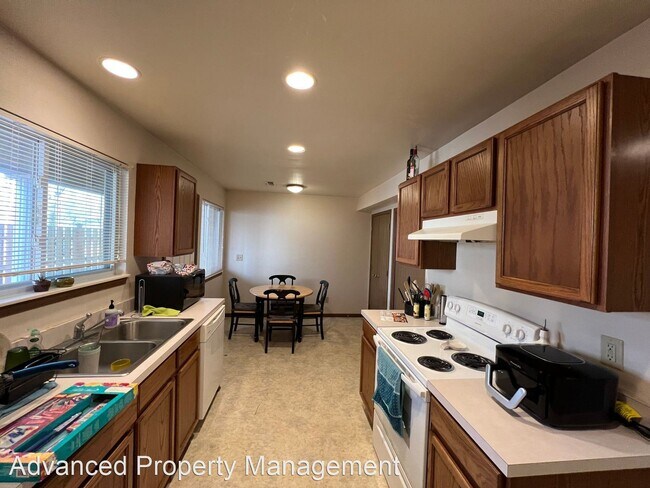 Foto del edificio - 4 br, 2.5 bath House - 608 Osage