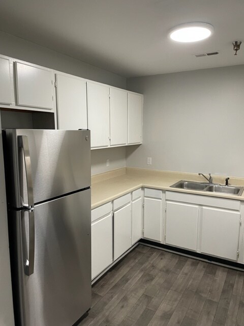 Foto del edificio - 881 Powell Dr