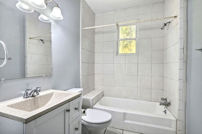 Building Photo - Single family home - 3 bedroom