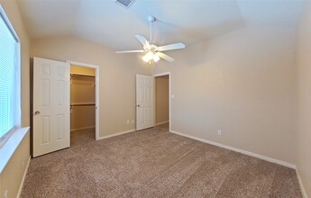 Building Photo - 2810 White Oak Ln