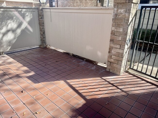 Foto del edificio - 2711 Grants Lake Blvd