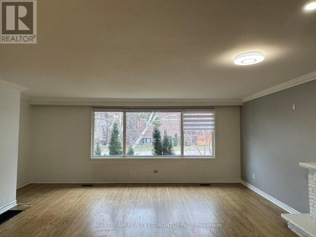 Building Photo - 16 Whitelock Crescent