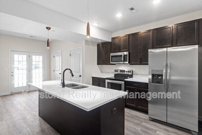 Building Photo - 206-A-206 E Johnson Cir