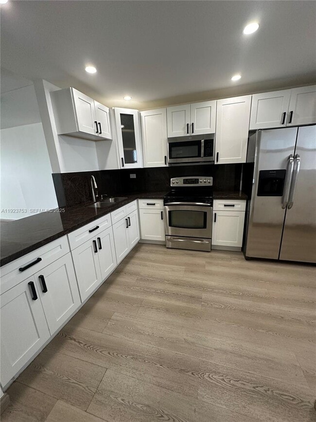 Foto del edificio - 1660 NE 191st St