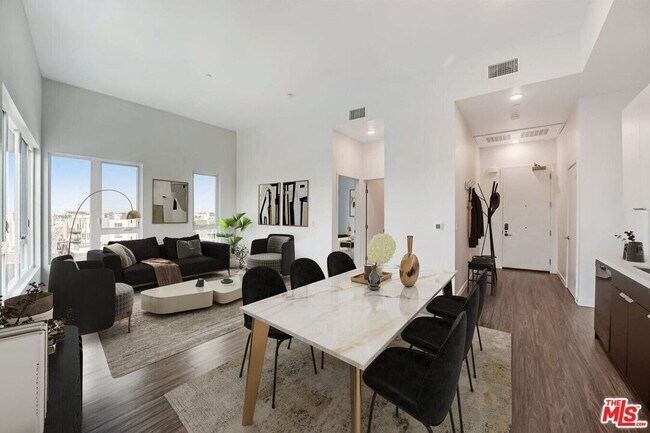 Foto del edificio - 107 S Hewitt St