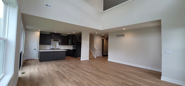 Building Photo - 135 Alroy Rd