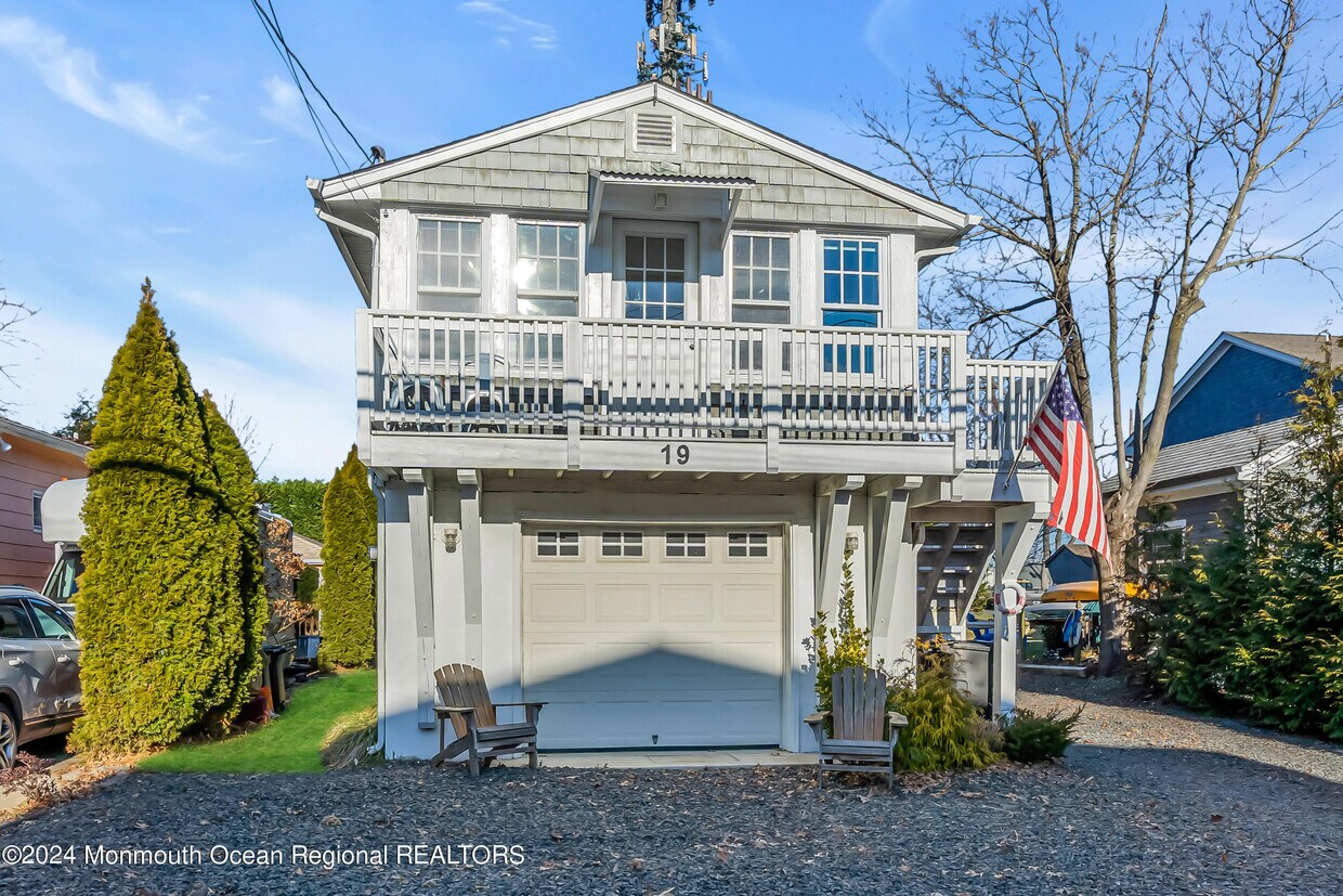 Primary Photo - 19 Meadowbrook Ave