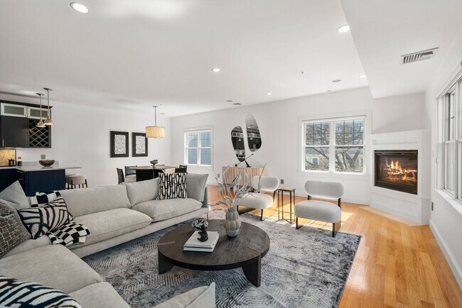 Foto del edificio - 345 W Broadway