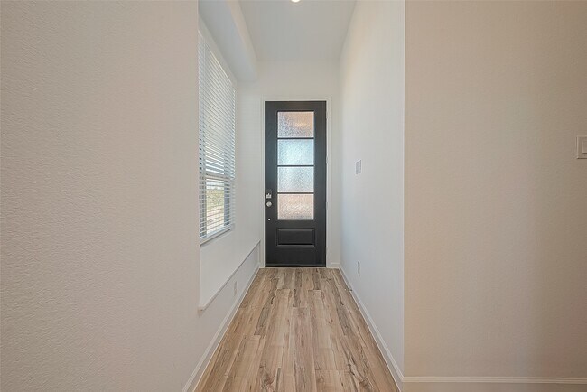 Foto del edificio - 5402 Holly Hvn Ct