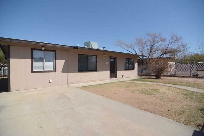 Foto del edificio - Updated 3 Bedroom 1 Bath Home! Central Tucson Location!