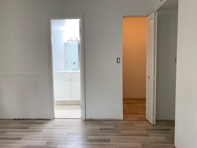 Foto del edificio - 17901 NW 68th Ave