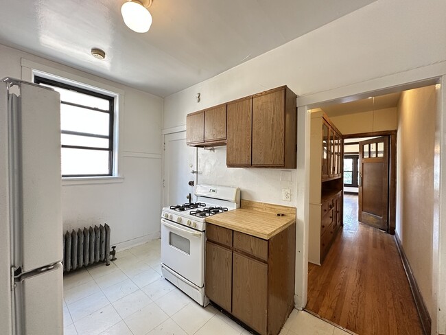 Building Photo - 2434 N Sawyer Ave
