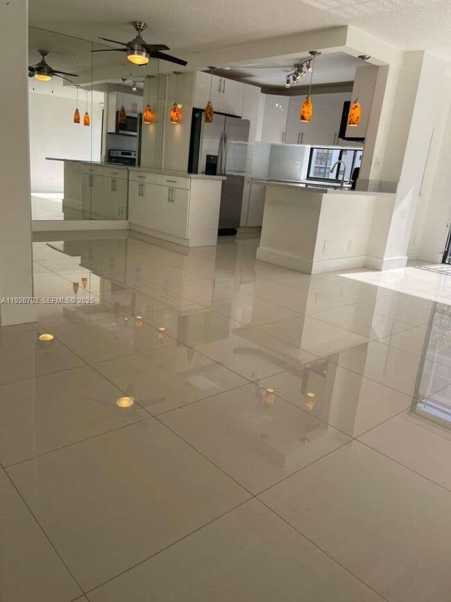 Building Photo - 17021 N Bay Rd