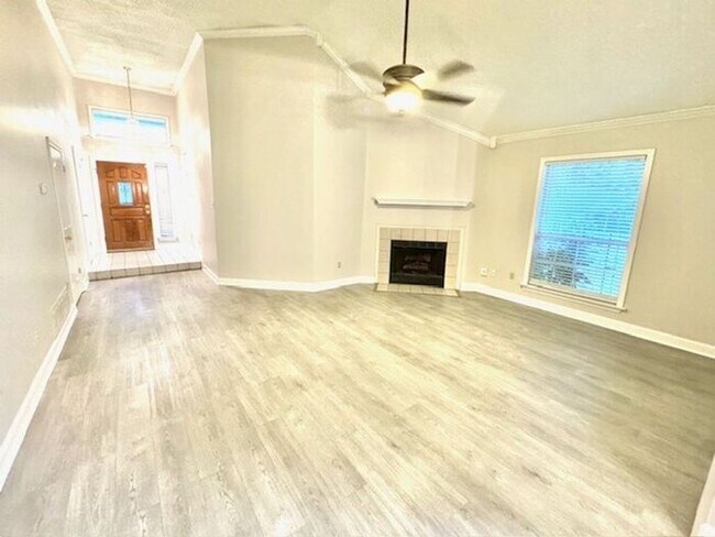 Foto del edificio - Now Leasing A 3 Bedroom 2 Bath Home In Bar...