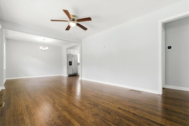 Foto del edificio - 2705 Lincoln Ct NW