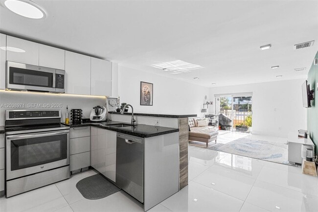 Building Photo - 6545 Indian Creek Dr