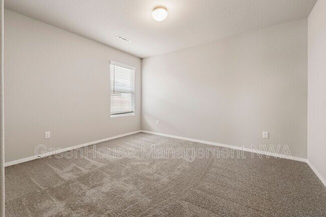 Foto del edificio - 1720 Eveningshade Ln