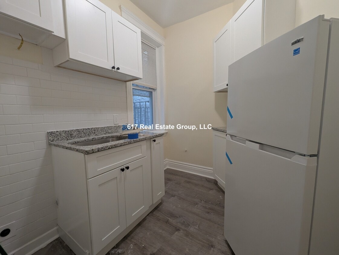 Building Photo - 29 Delano Park