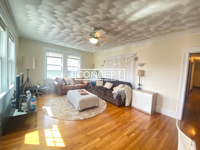 Building Photo - 66 Craigie St
