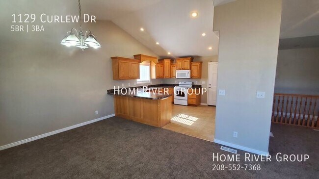Foto del edificio - 2914sf 5 bed 3 bath home in Ammon by HomeR...