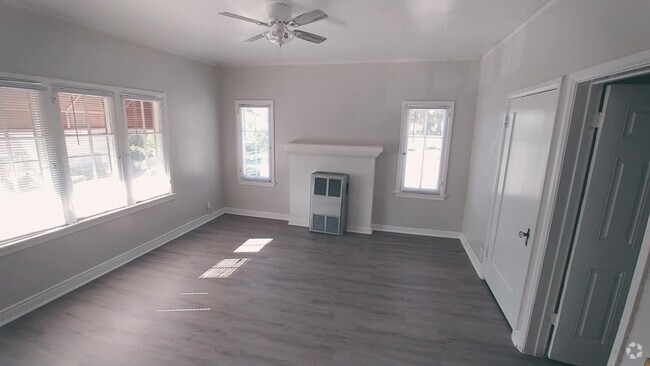 bright and airy living room with vintage /rustic feel - 1513 Dixon St