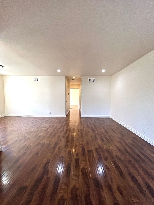 Building Photo - 942 Summerside Dr