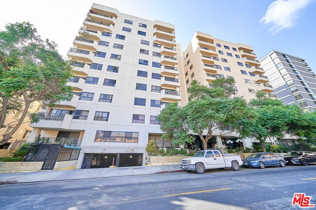 Building Photo - 727 S Ardmore Ave