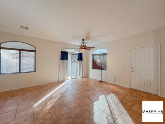 Building Photo - Stylish 3/2.5 Phoenix Condo!